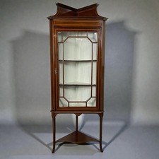 Angoliera antica in legno